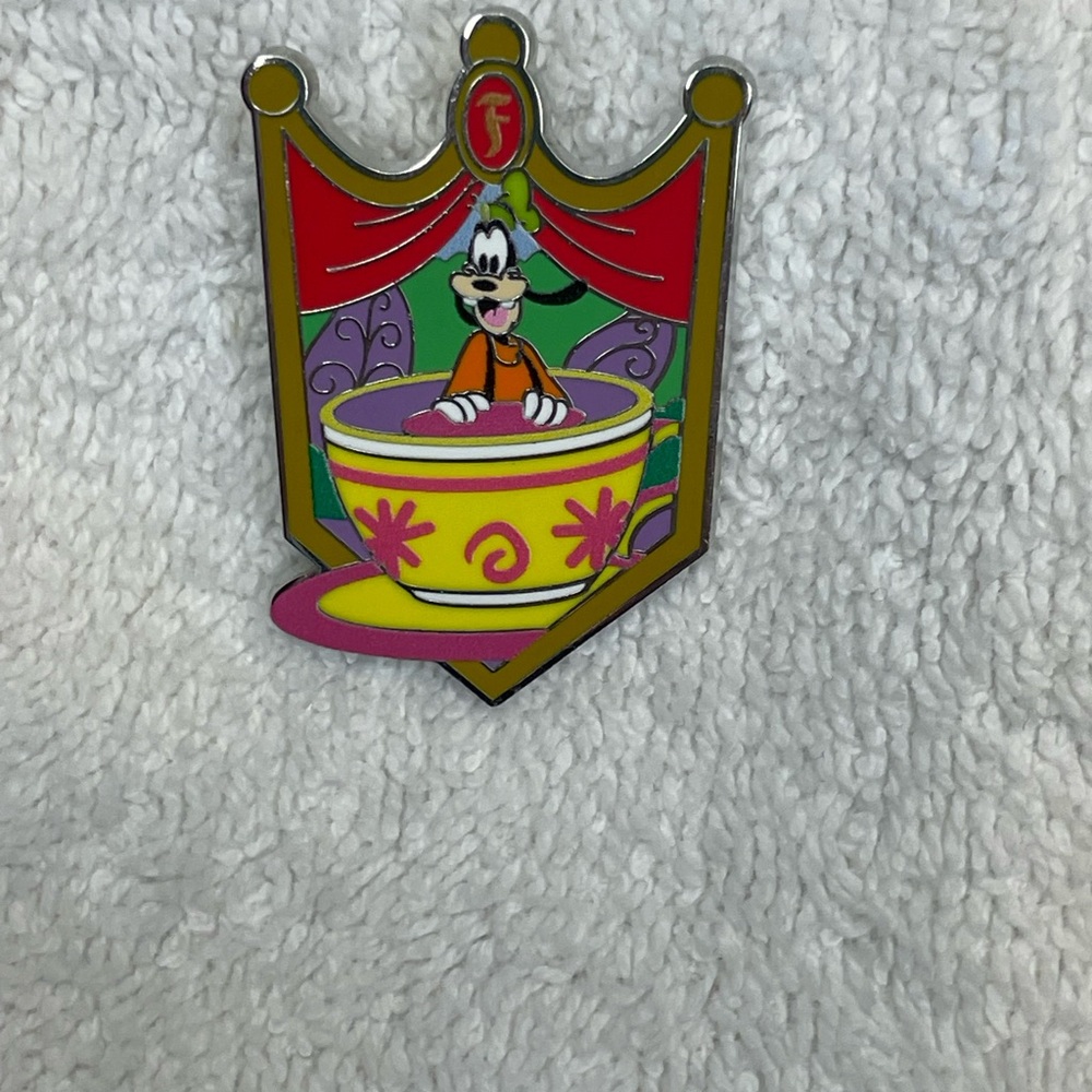 Disneyland Fantasyland Mystery Box Pin 2024 Goofy on Teacups